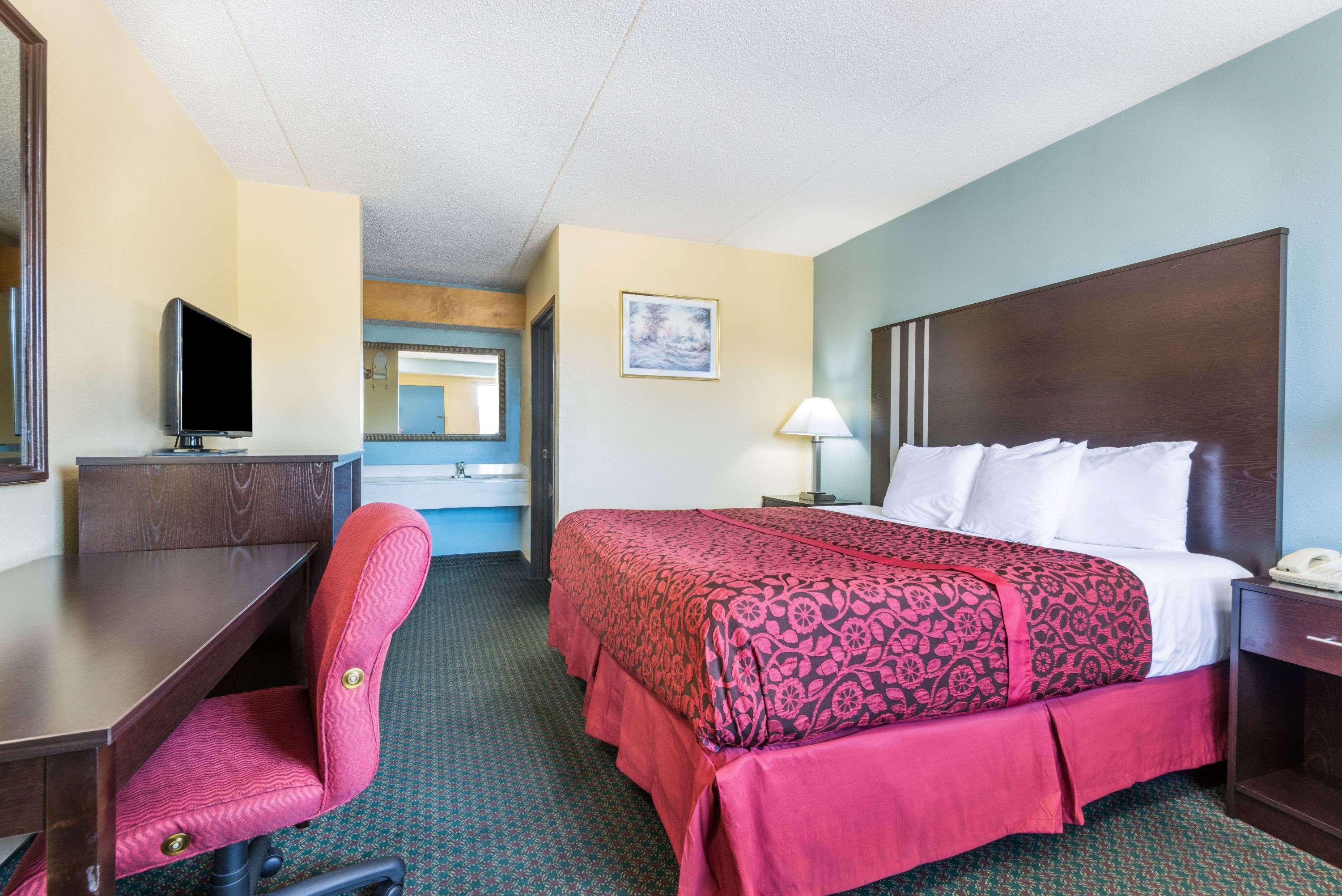 Days Inn By Wyndham Dayton Huber Heights Northeast Экстерьер фото