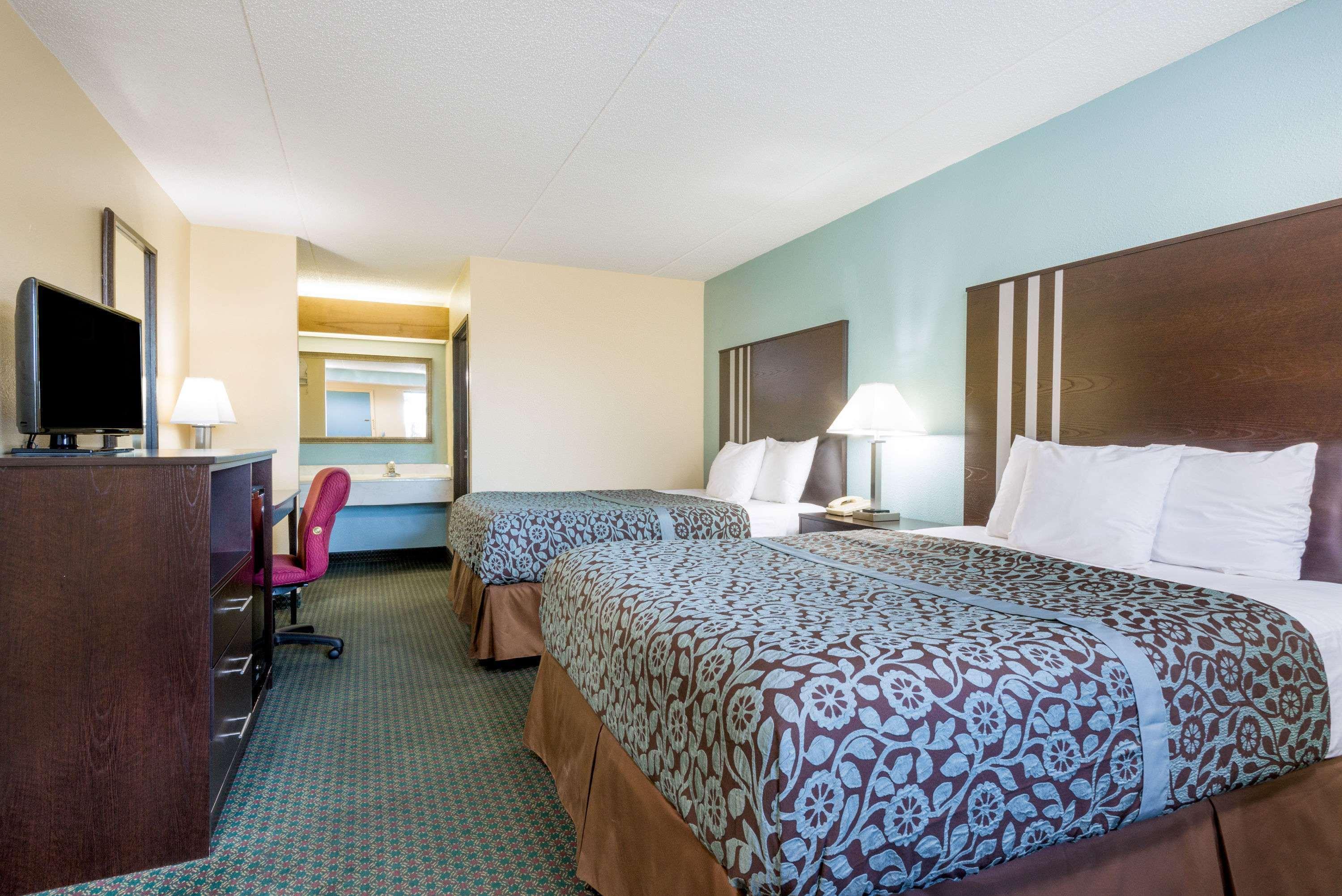 Days Inn By Wyndham Dayton Huber Heights Northeast Экстерьер фото