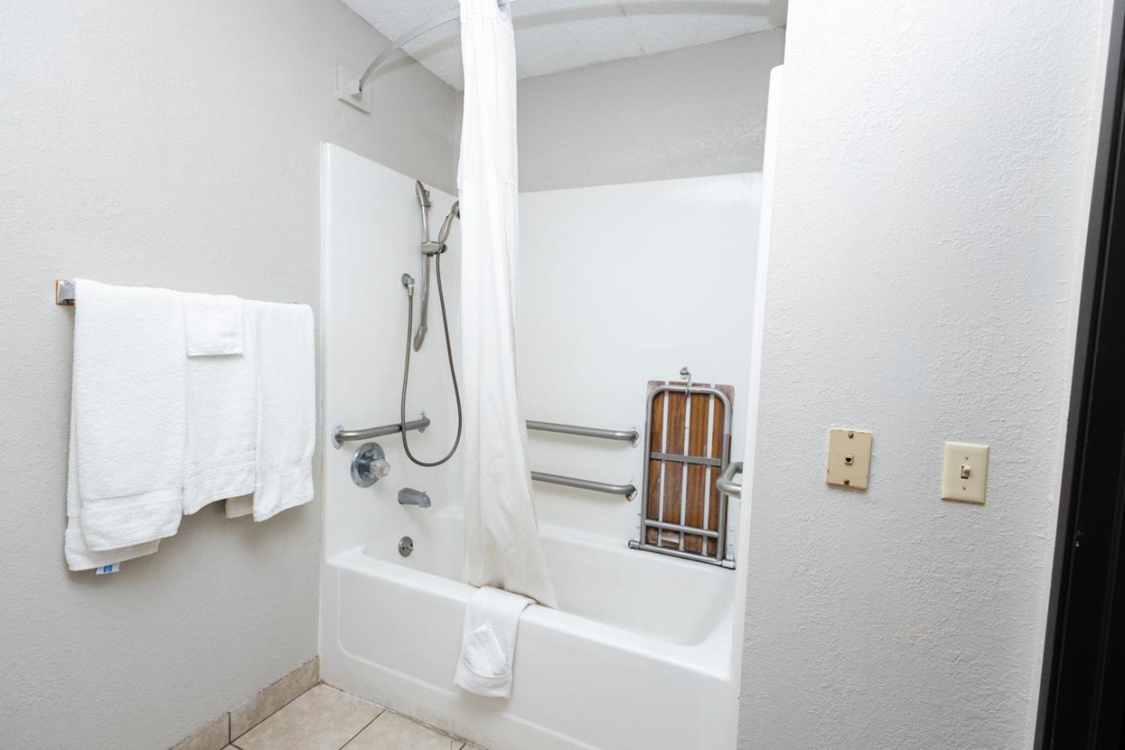 Days Inn By Wyndham Dayton Huber Heights Northeast Экстерьер фото