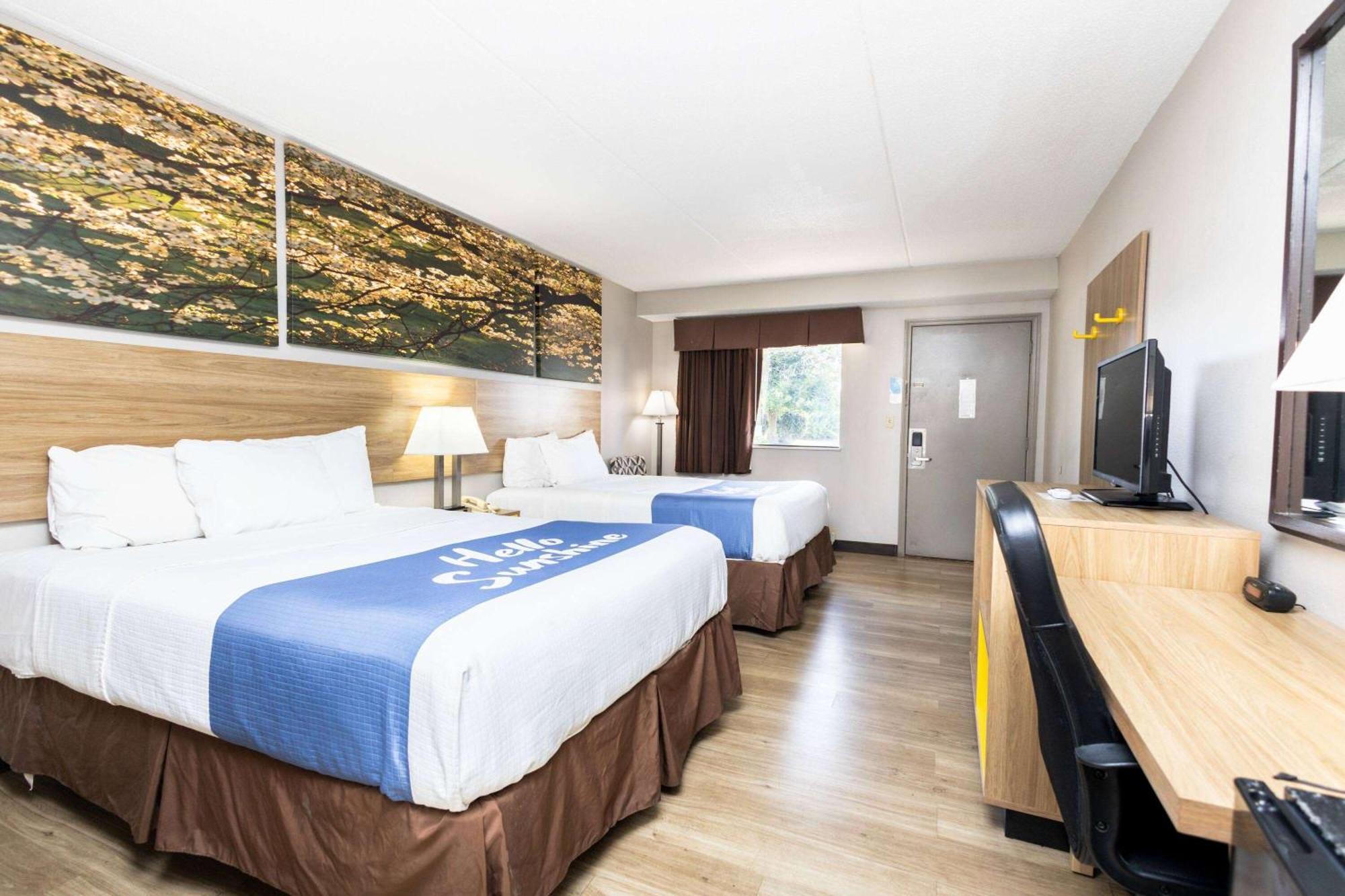 Days Inn By Wyndham Dayton Huber Heights Northeast Экстерьер фото