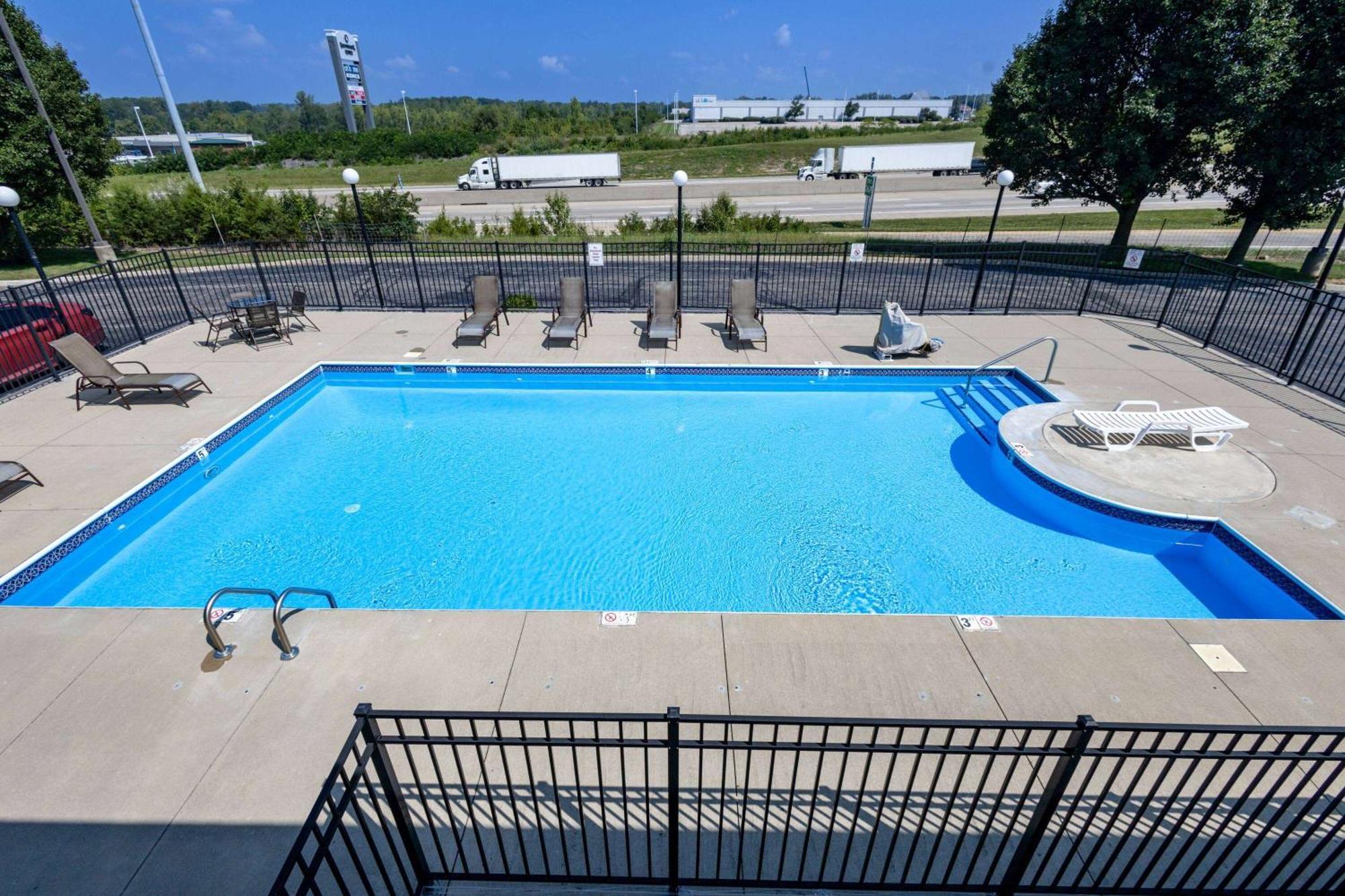 Days Inn By Wyndham Dayton Huber Heights Northeast Экстерьер фото
