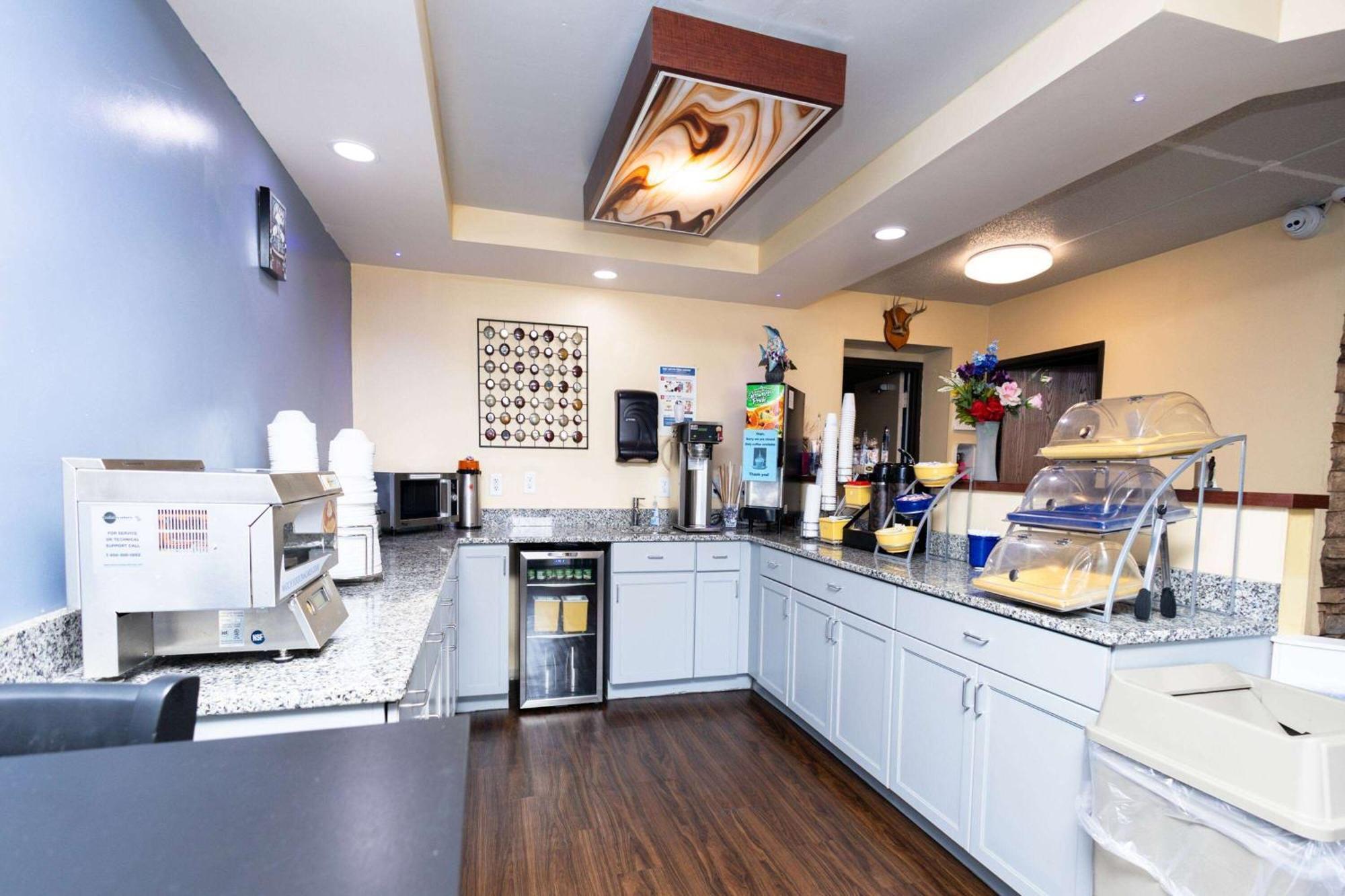 Days Inn By Wyndham Dayton Huber Heights Northeast Экстерьер фото