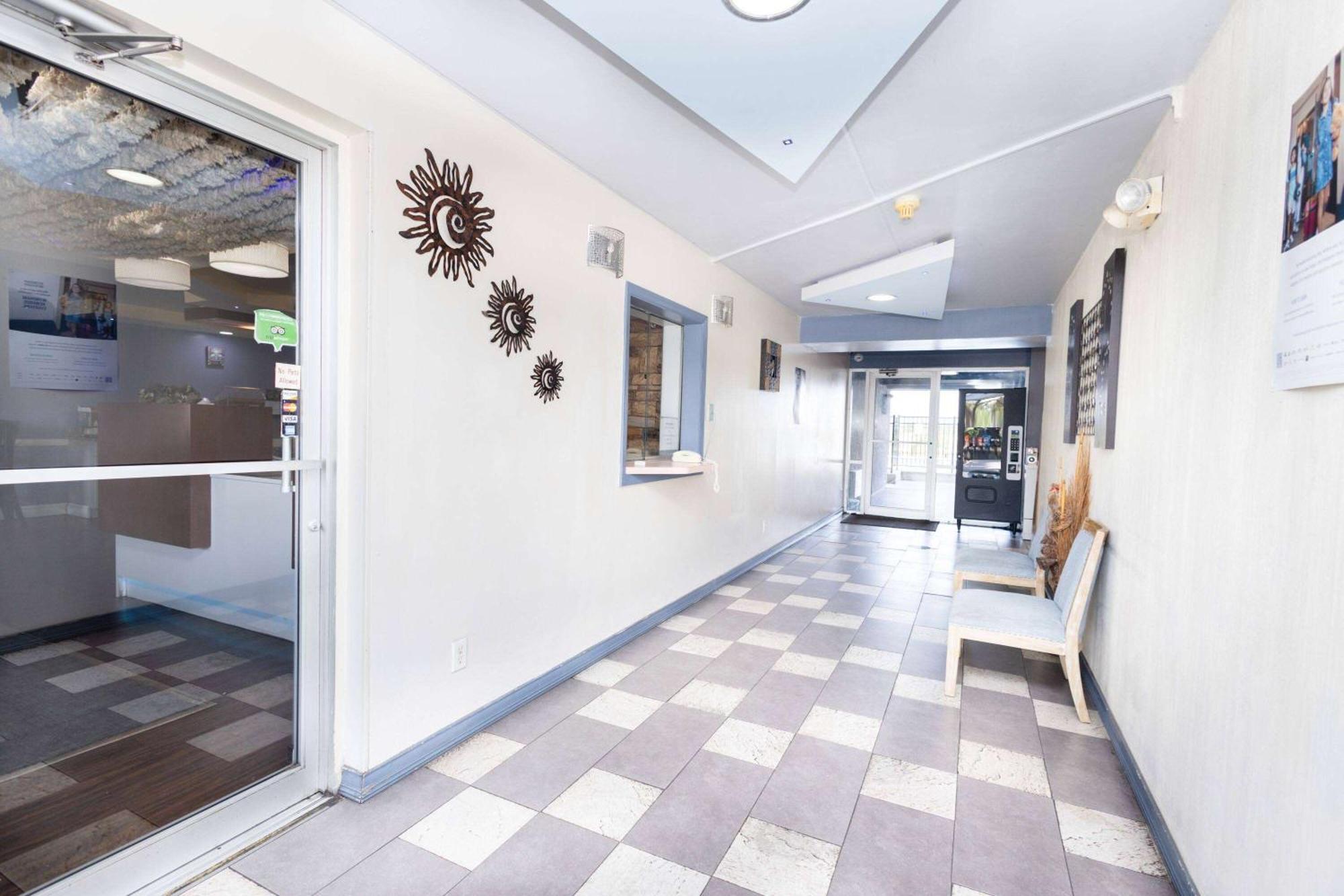 Days Inn By Wyndham Dayton Huber Heights Northeast Экстерьер фото
